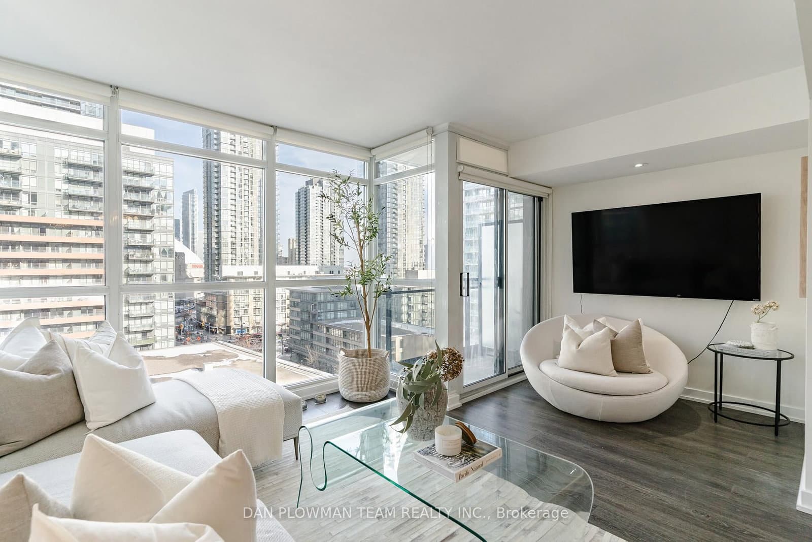 8 Telegram Mews, Unit 1006 - Image 1