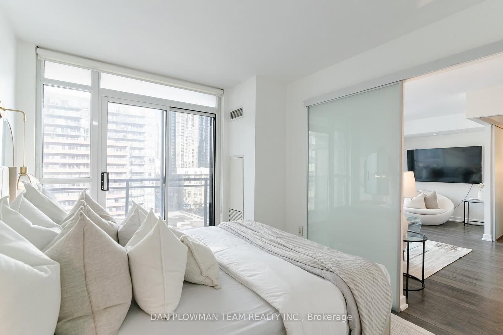 8 Telegram Mews, Unit 1006 thumbnail 12