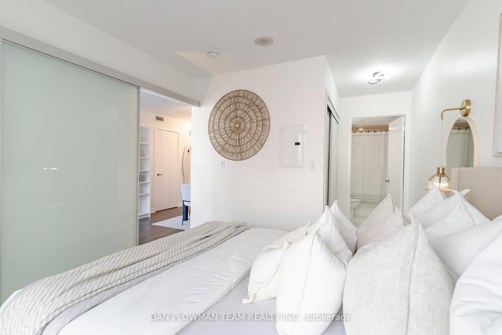 8 Telegram Mews, Unit 1006 thumbnail 13