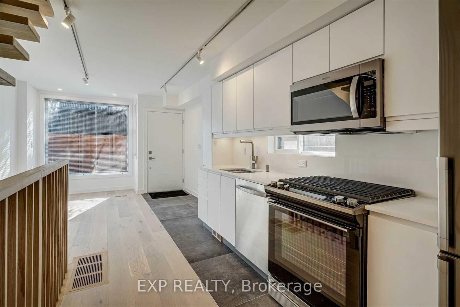 452 Montrose Avenue thumbnail 19