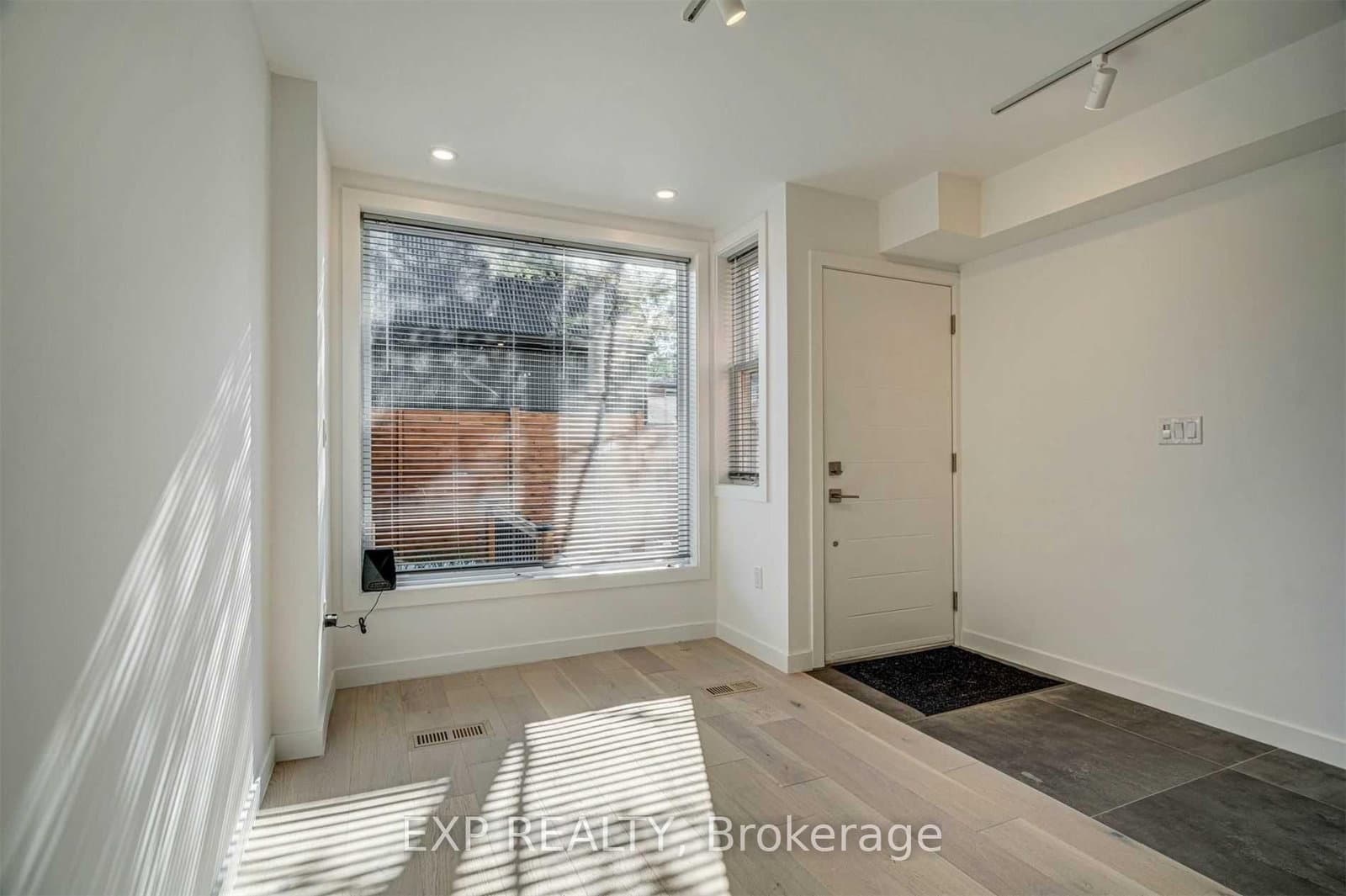 452 Montrose Avenue thumbnail 20