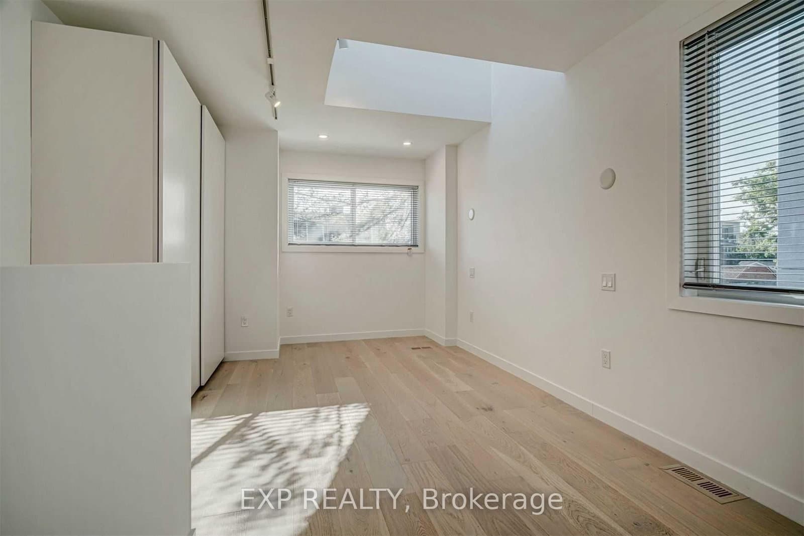 452 Montrose Avenue thumbnail 21