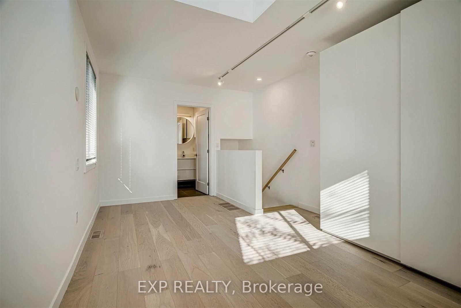 452 Montrose Avenue thumbnail 22