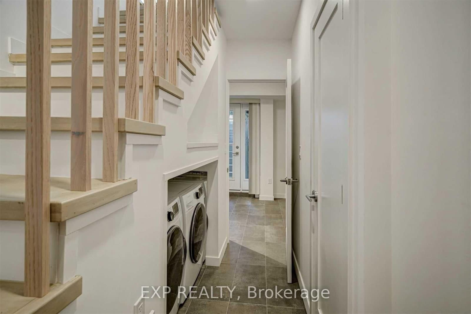 452 Montrose Avenue thumbnail 24