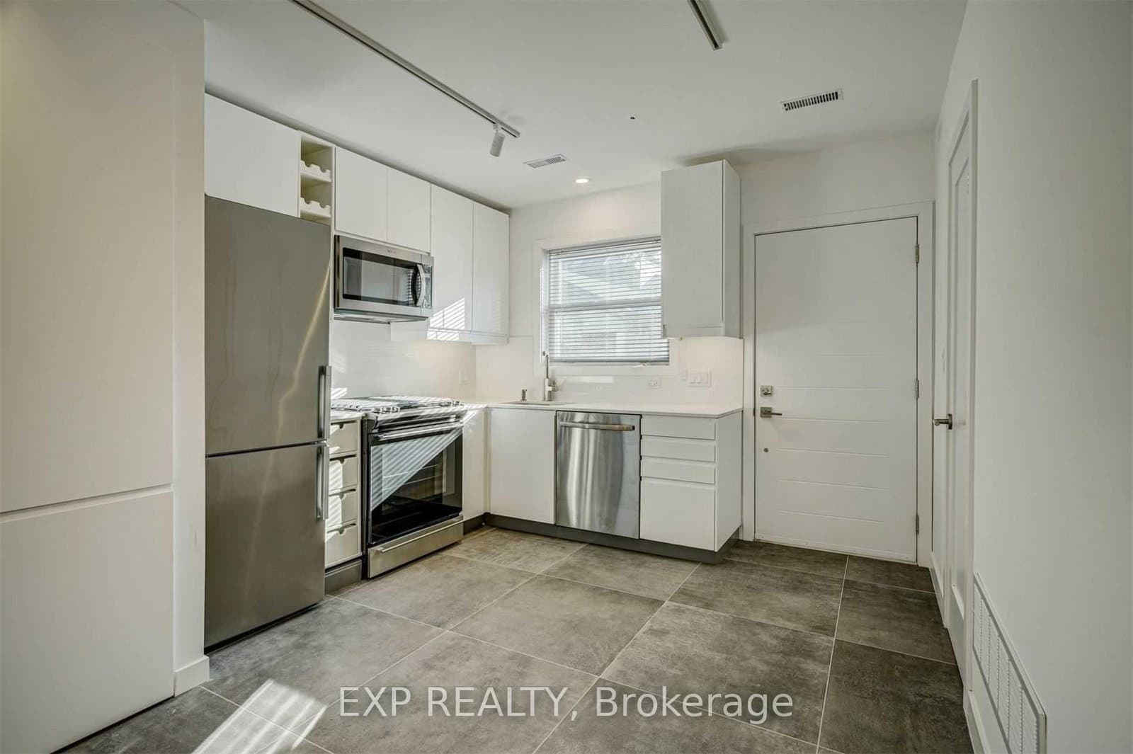452 Montrose Avenue thumbnail 29