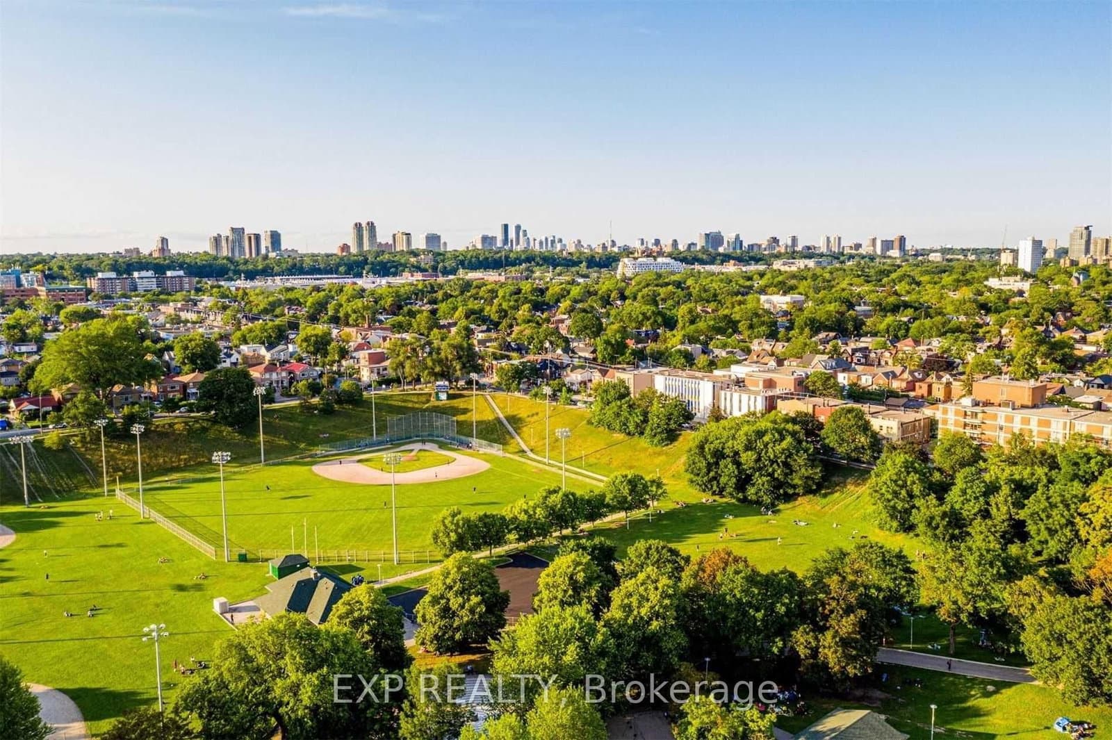 452 Montrose Avenue thumbnail 40