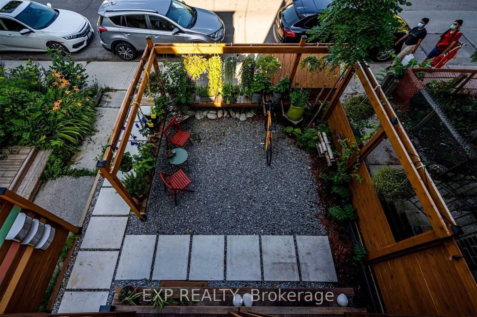 452 Montrose Avenue thumbnail 5