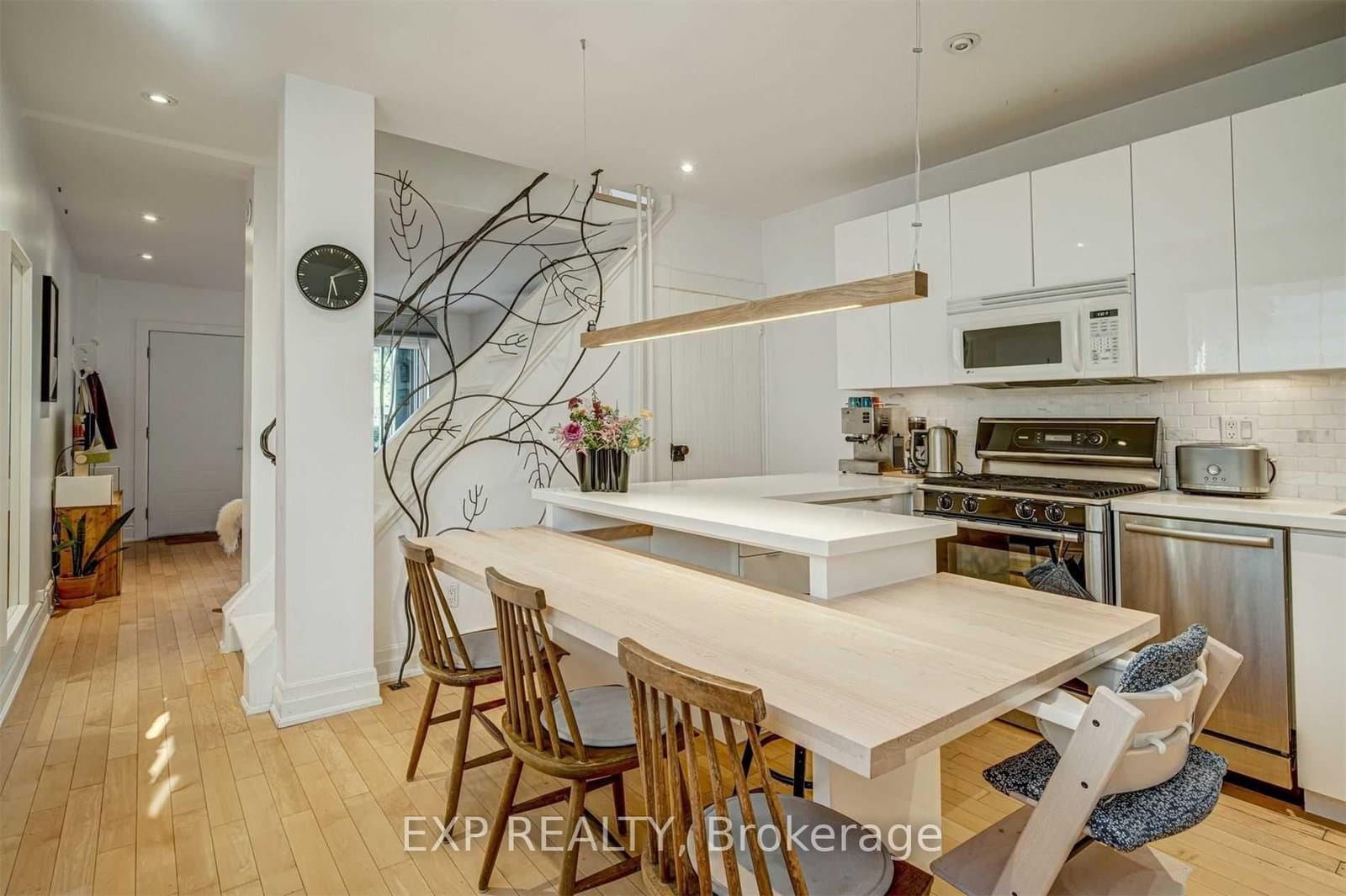 452 Montrose Avenue thumbnail 8