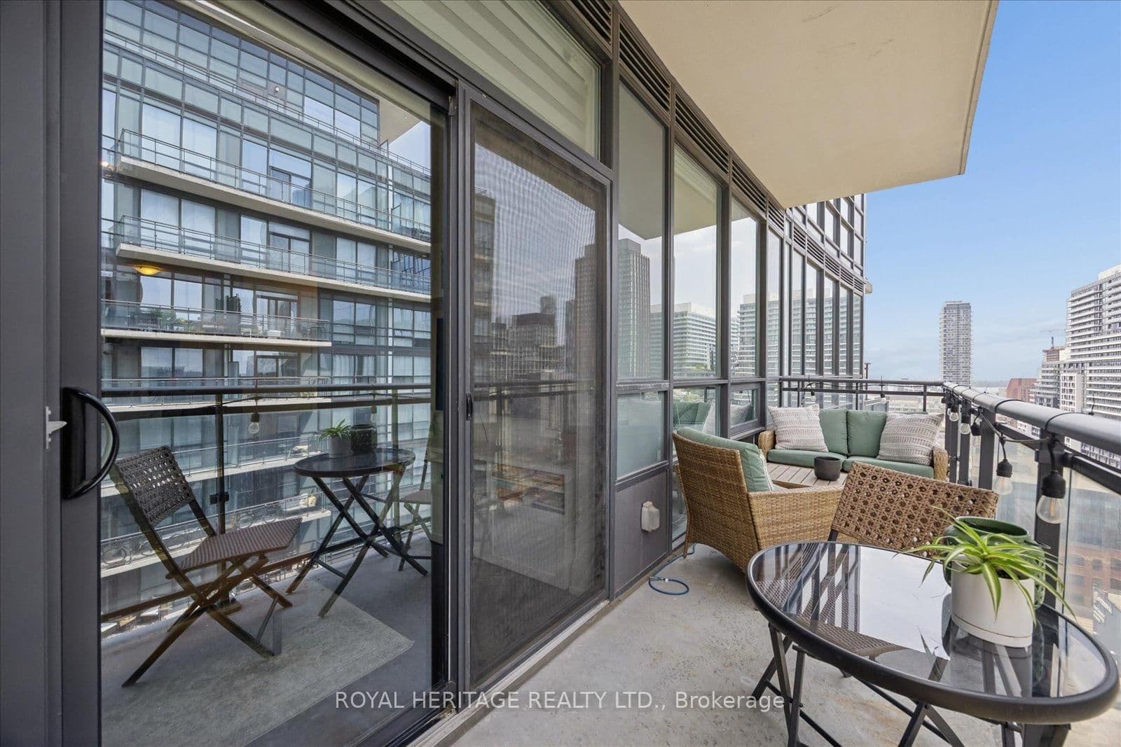 460 Adelaide Street E, Unit PH 122 thumbnail 30