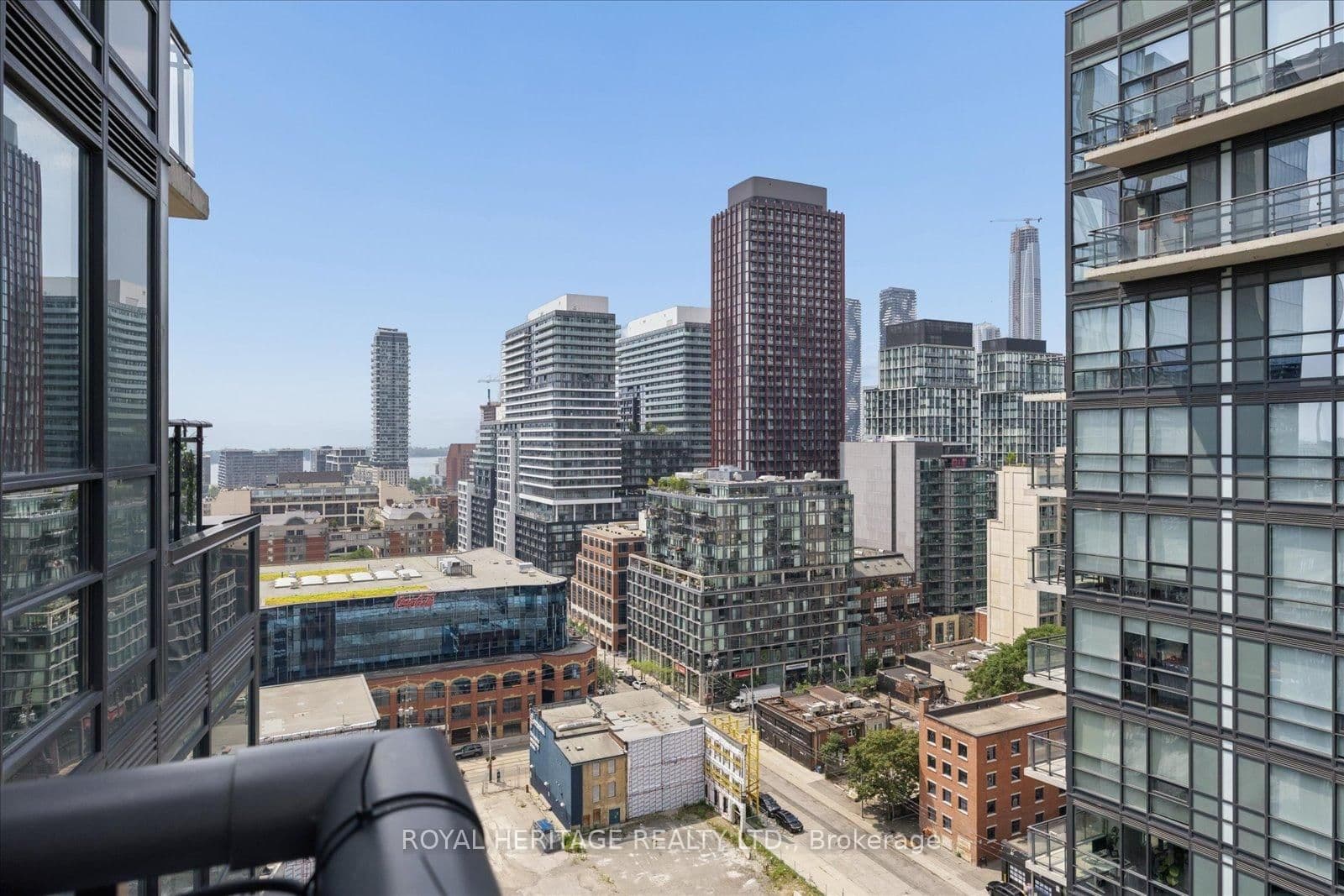 460 Adelaide Street E, Unit PH 122 thumbnail 32