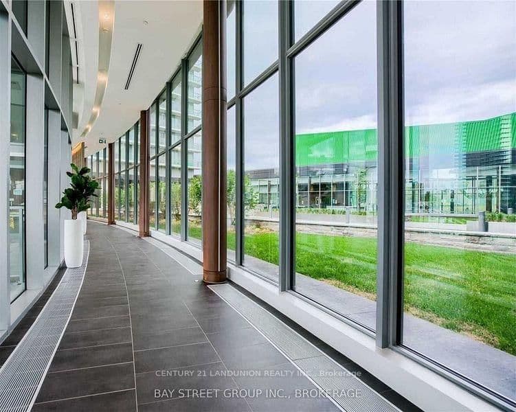 115 Mcmahon Drive, Unit 910 thumbnail 2