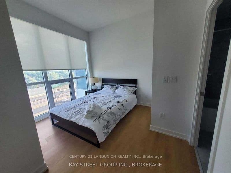 115 Mcmahon Drive, Unit 910 thumbnail 9