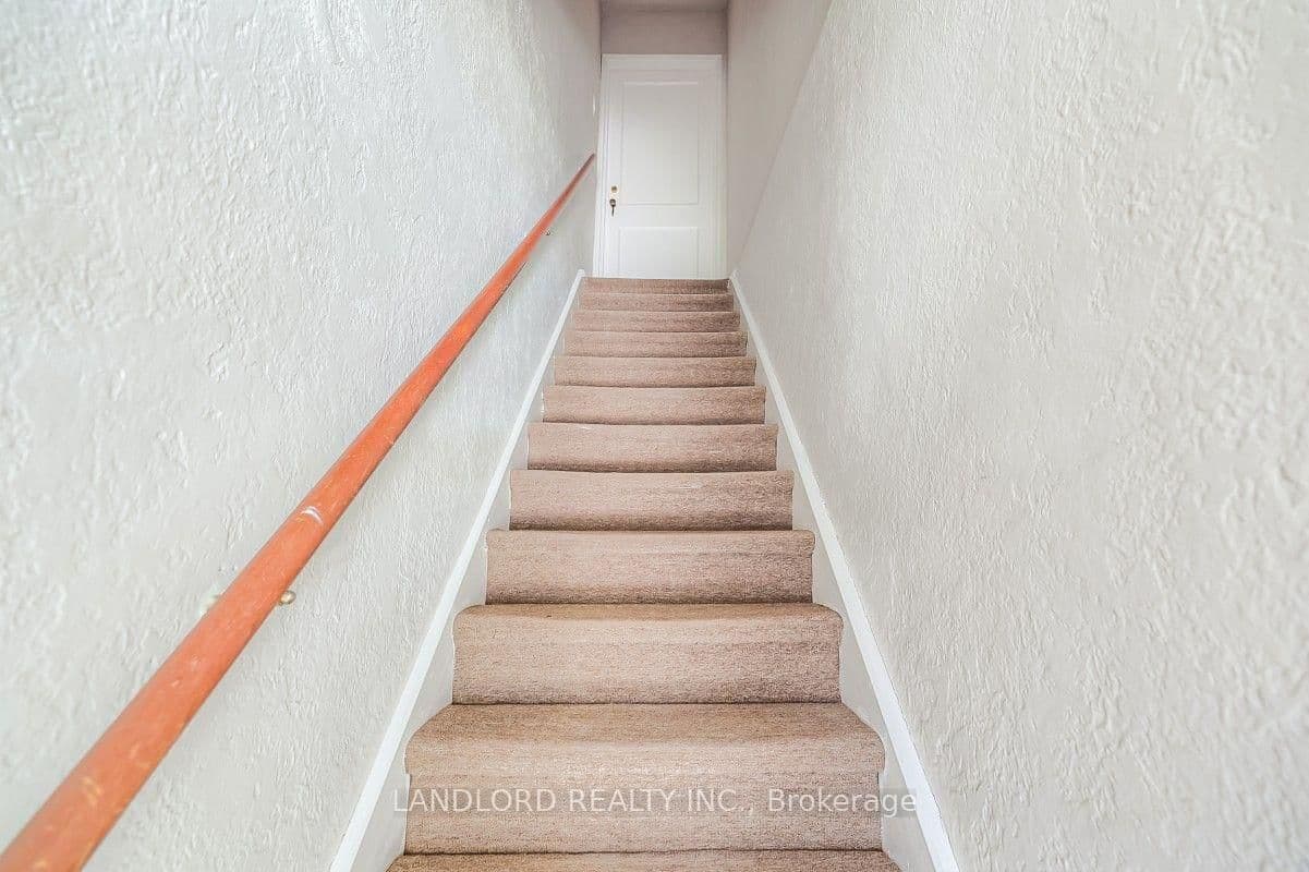 20 Acacia Road, Unit Upper thumbnail 4