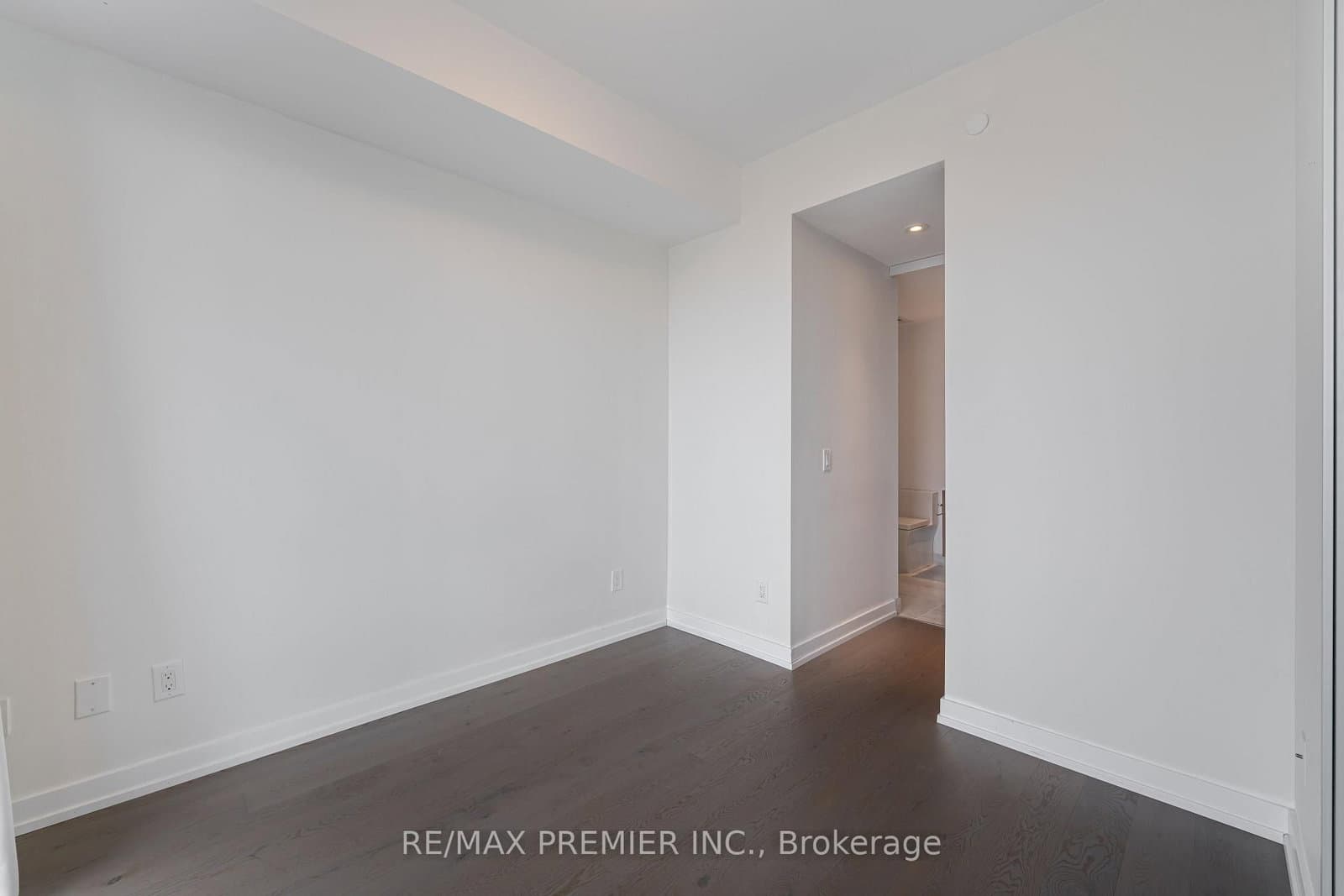 488 University Avenue, Unit 3201 thumbnail 12