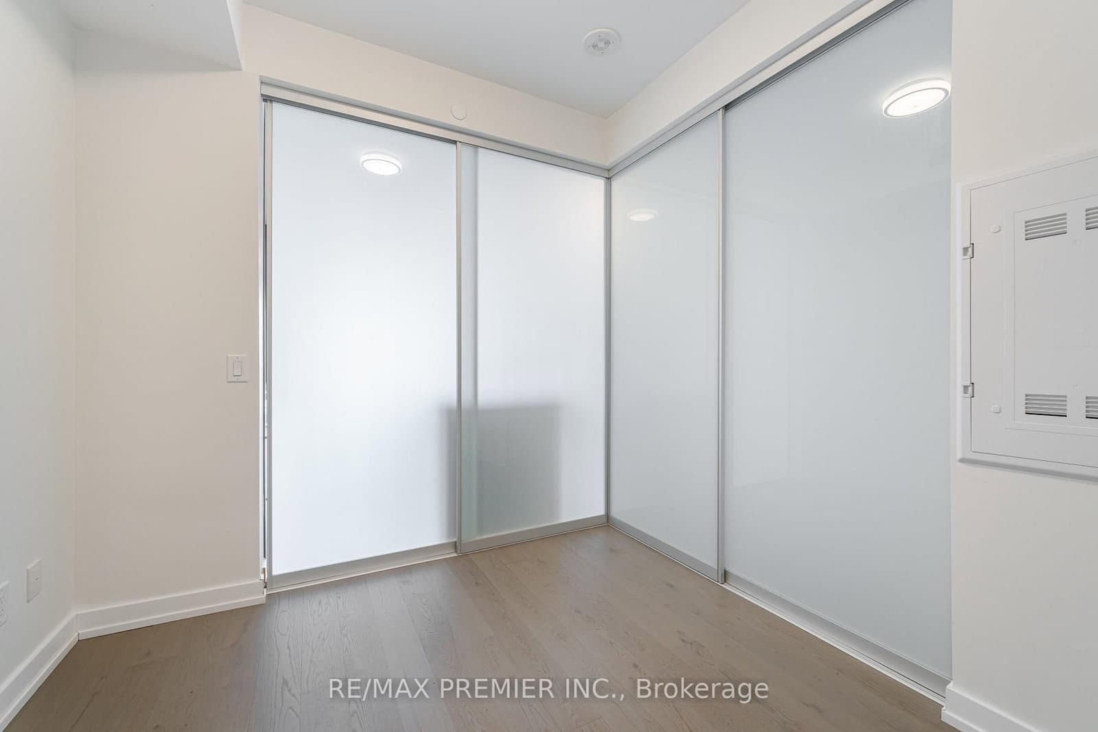 488 University Avenue, Unit 3201 thumbnail 16