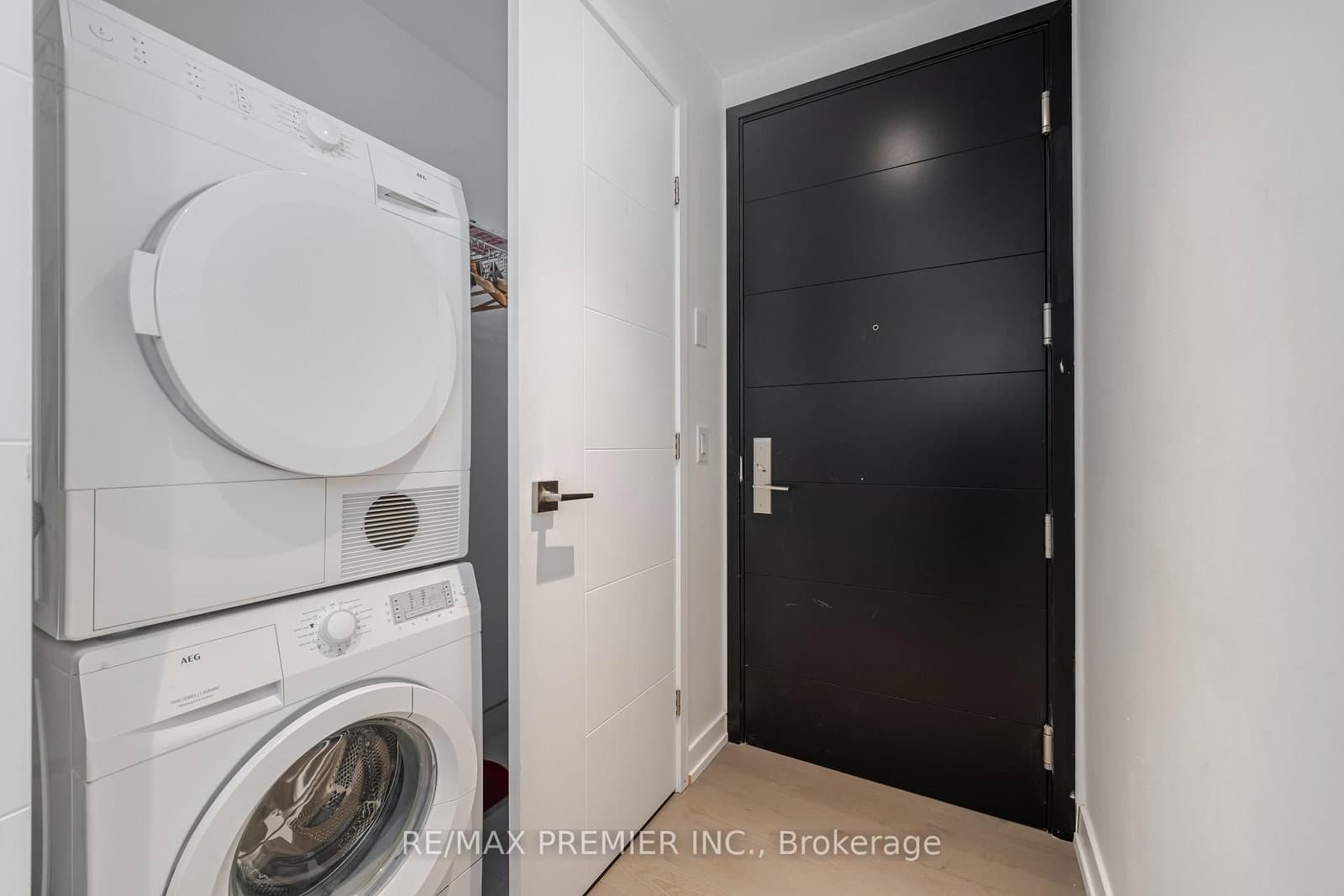 488 University Avenue, Unit 3201 thumbnail 18