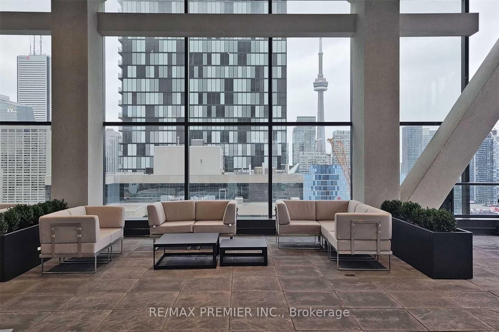 488 University Avenue, Unit 3201 thumbnail 23
