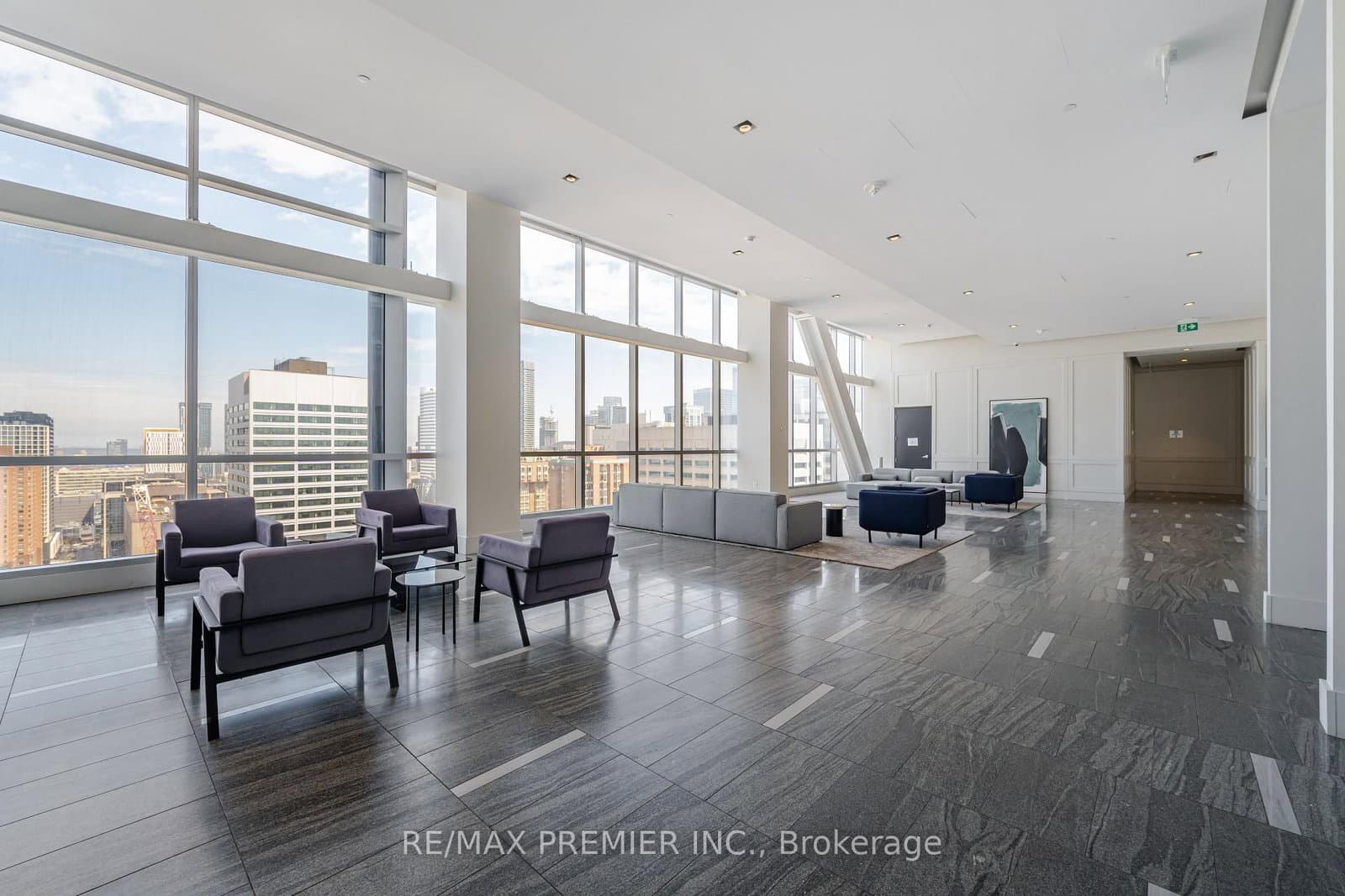 488 University Avenue, Unit 3201 thumbnail 3