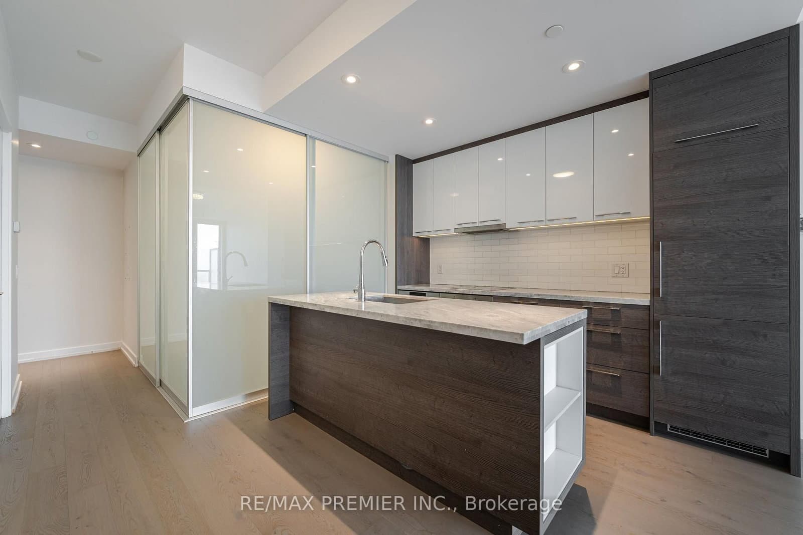488 University Avenue, Unit 3201 thumbnail 5