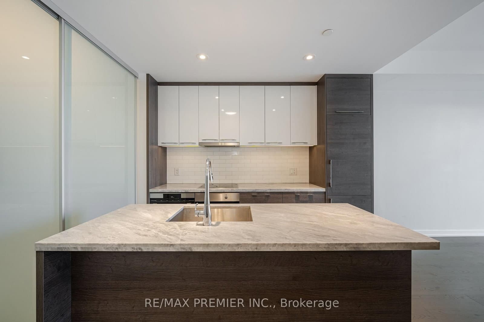 488 University Avenue, Unit 3201 thumbnail 6