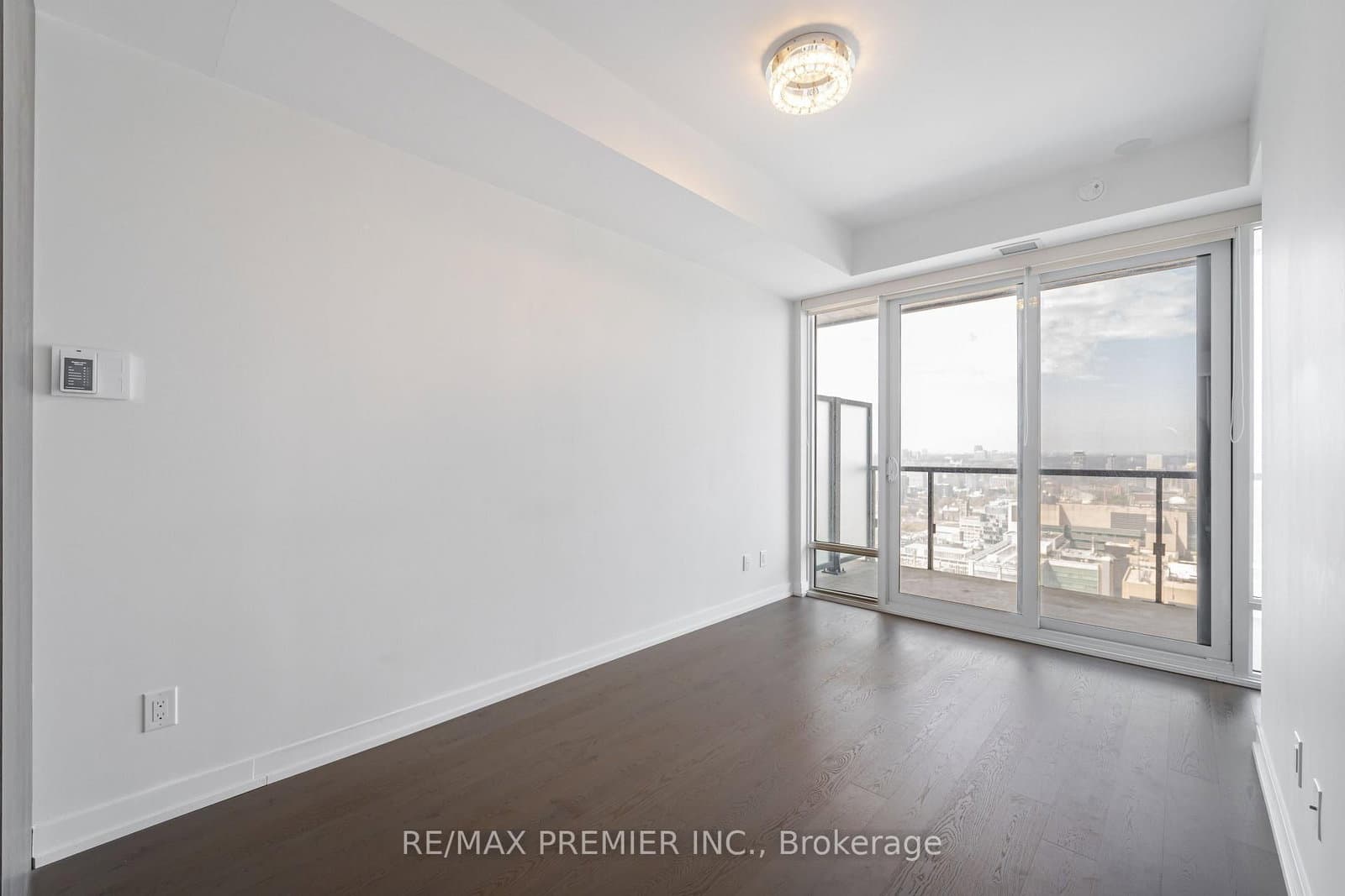 488 University Avenue, Unit 3201 thumbnail 8