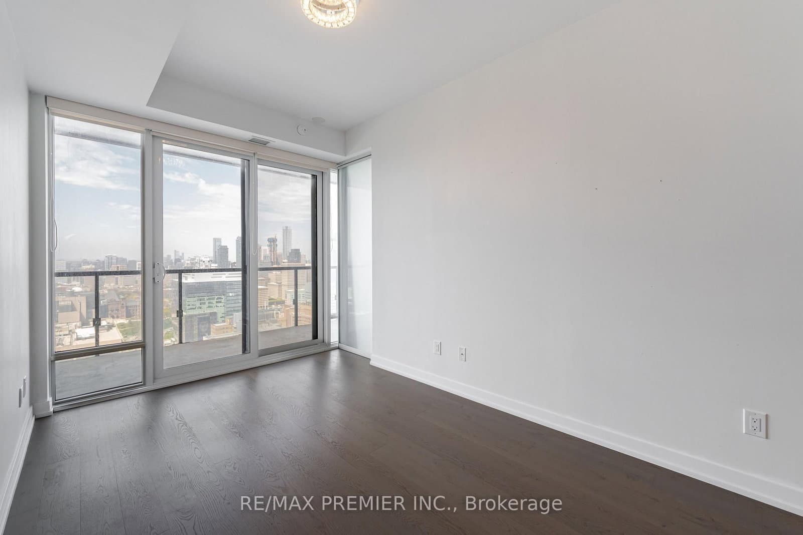 488 University Avenue, Unit 3201 thumbnail 9