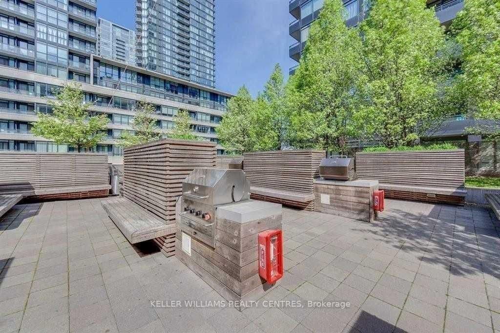 4 K E Spadina Avenue E, Unit 1220 thumbnail 17