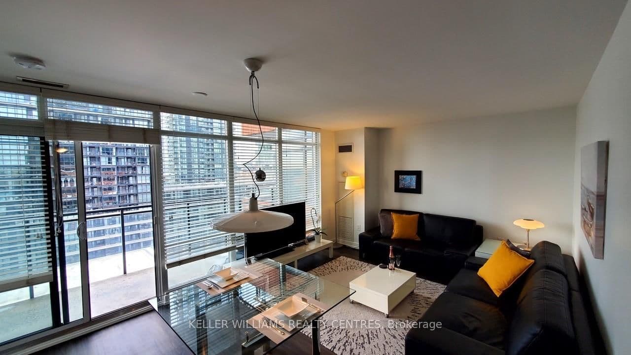 4 K E Spadina Avenue E, Unit 1220 thumbnail 2