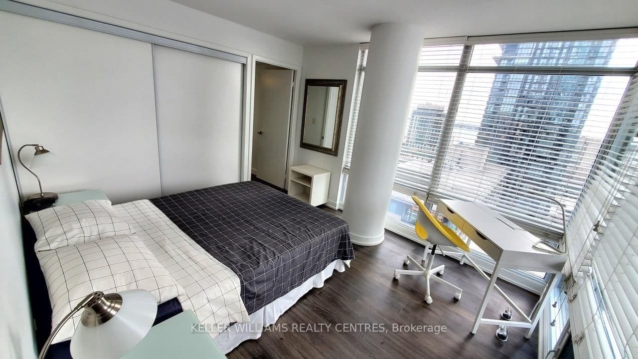 4 K E Spadina Avenue E, Unit 1220 thumbnail 4