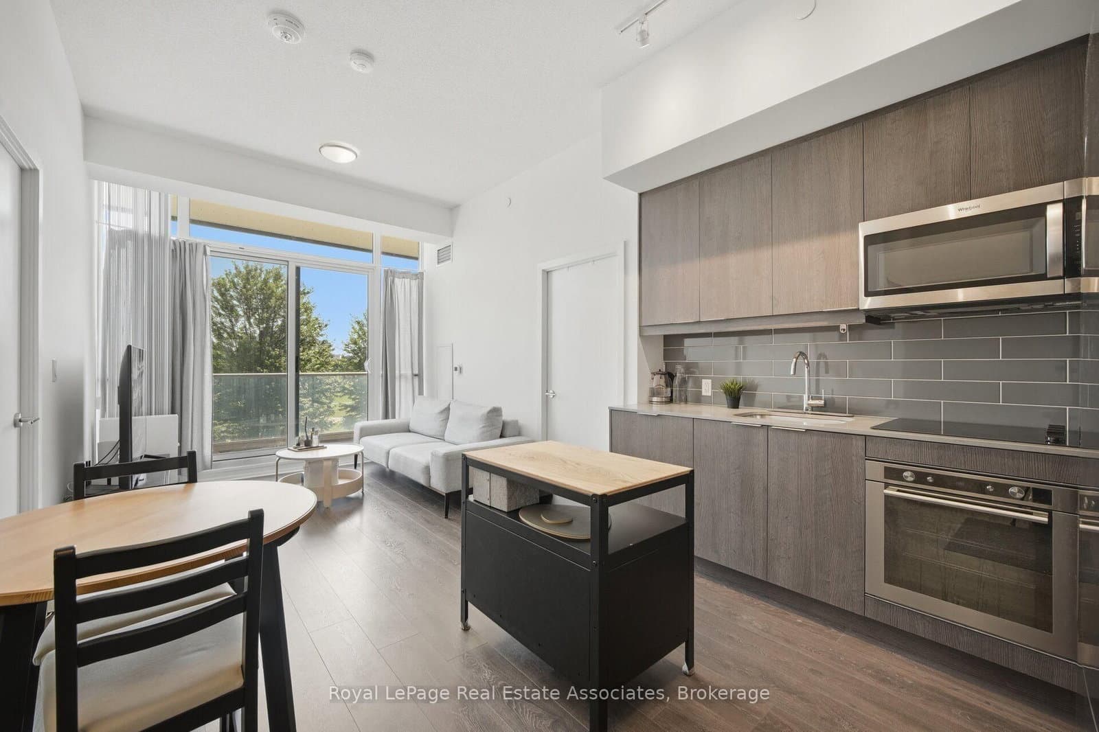 32 Forest Manor Road, Unit 207 thumbnail 6