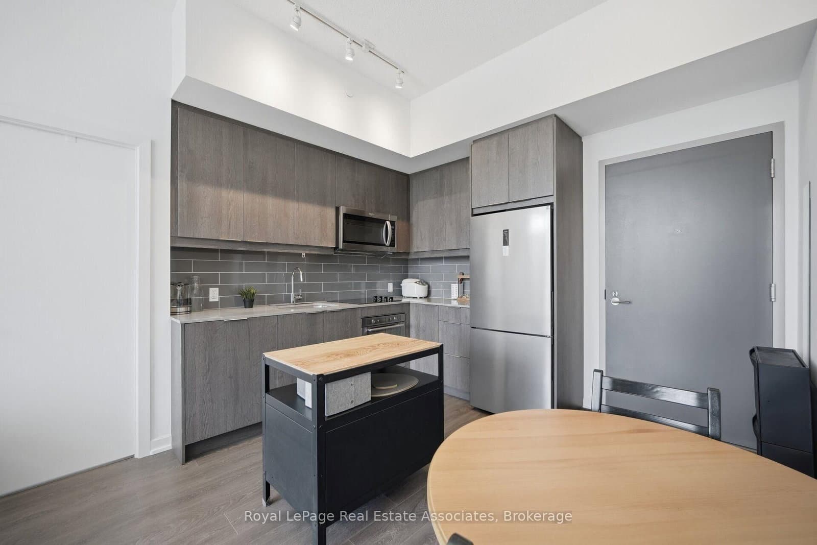 32 Forest Manor Road, Unit 207 thumbnail 9