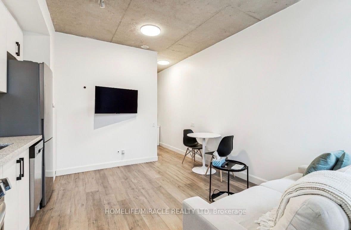 318 King Street E, Unit 207 thumbnail 15