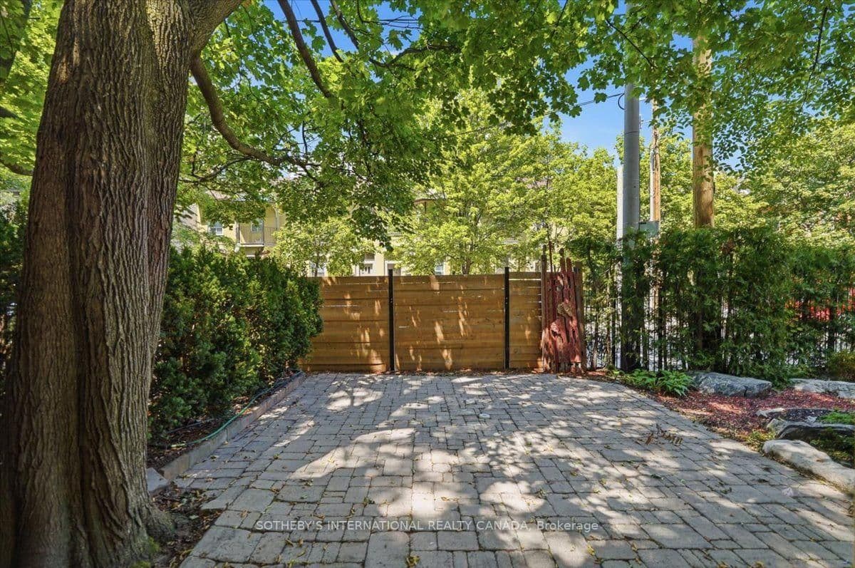 33 Rose Avenue thumbnail 38