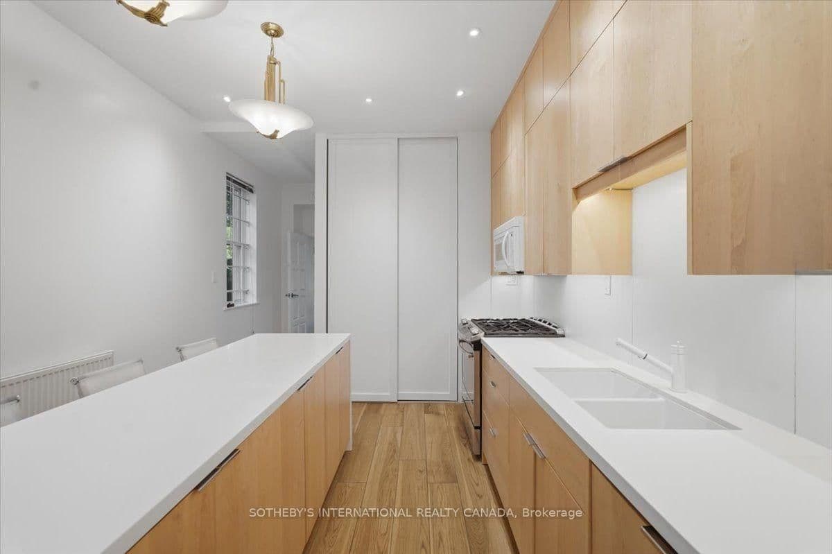 33 Rose Avenue thumbnail 9