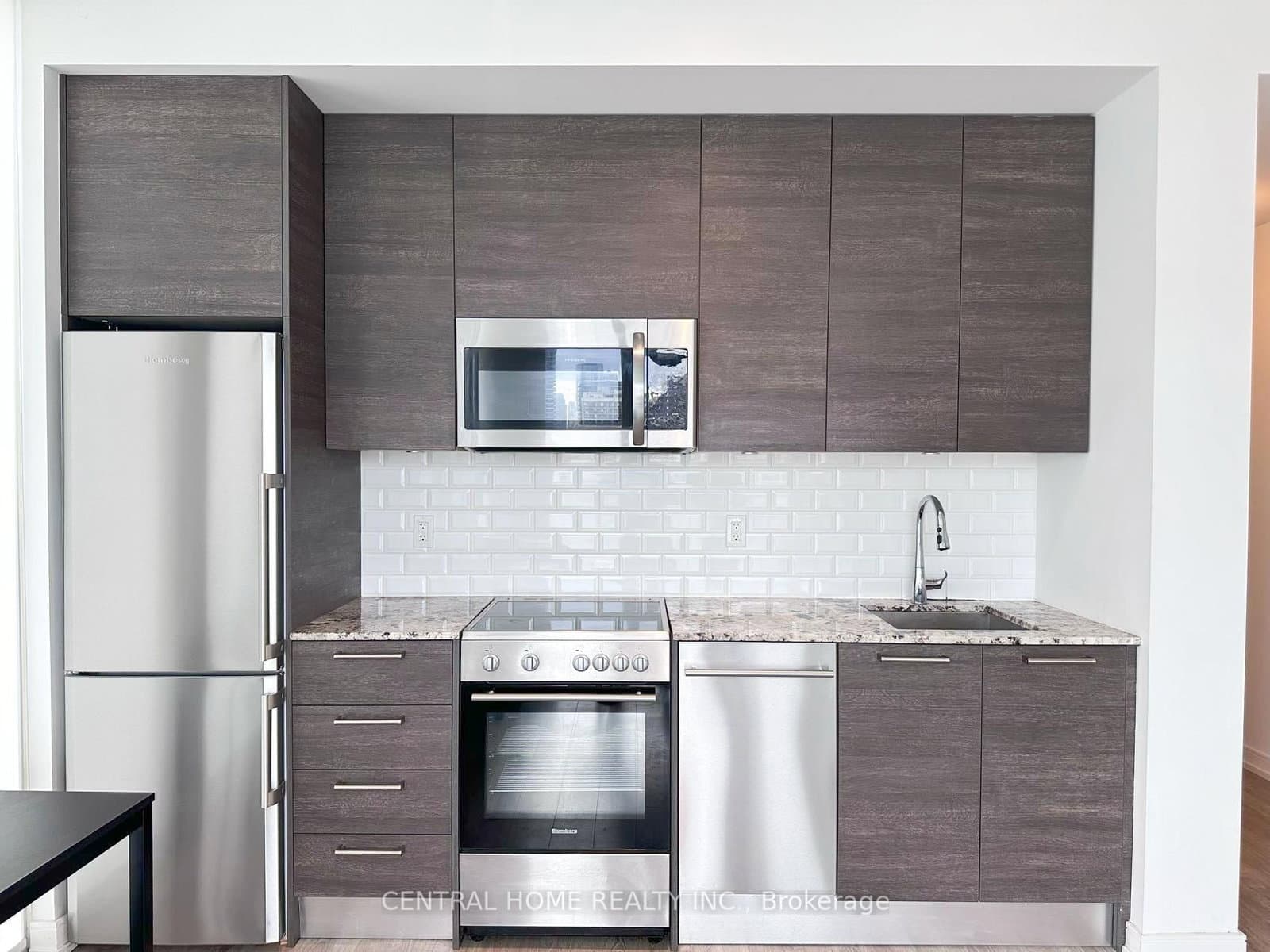28 Wellesley Street E, Unit 1602 thumbnail 3