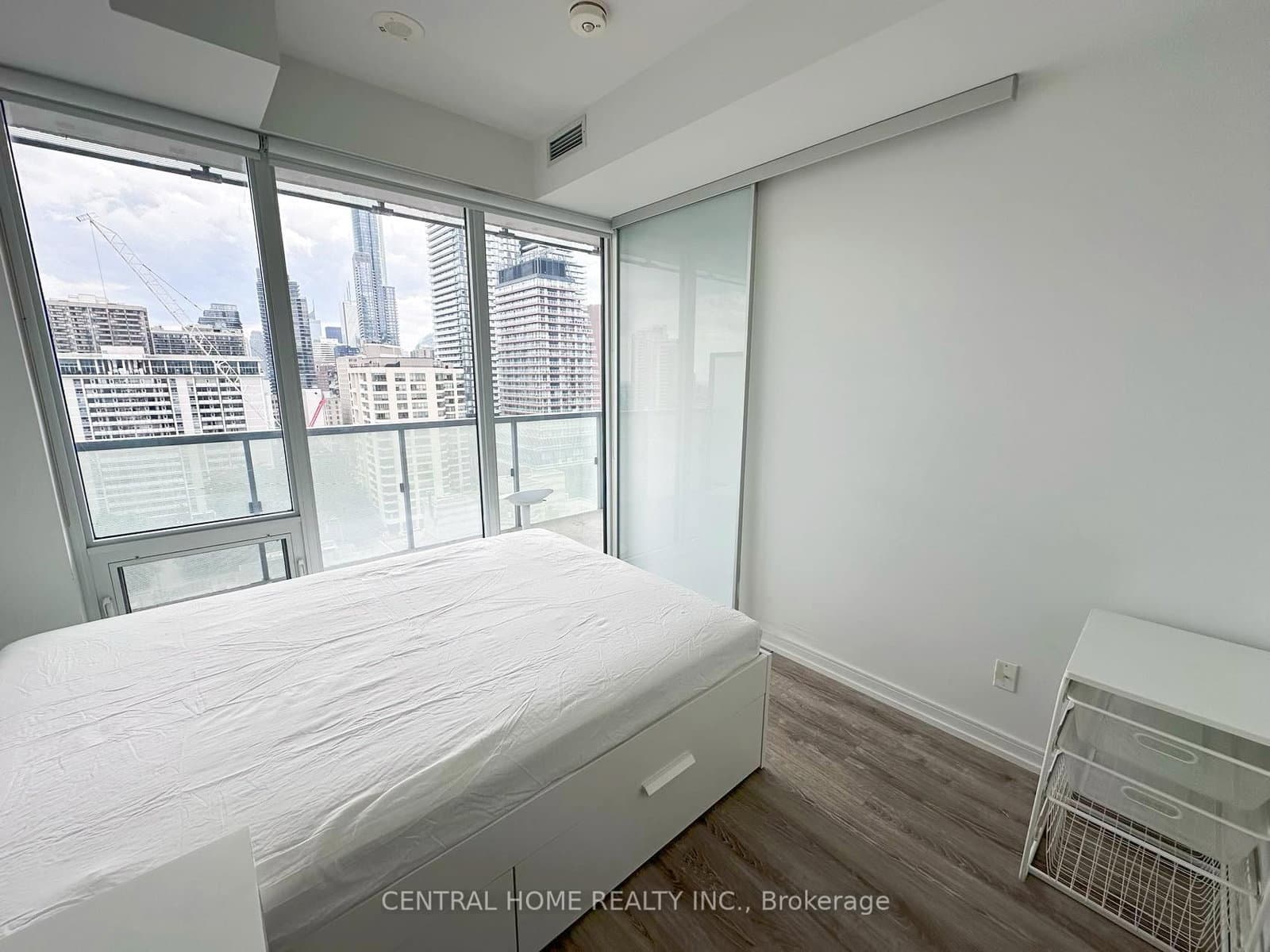 28 Wellesley Street E, Unit 1602 thumbnail 8