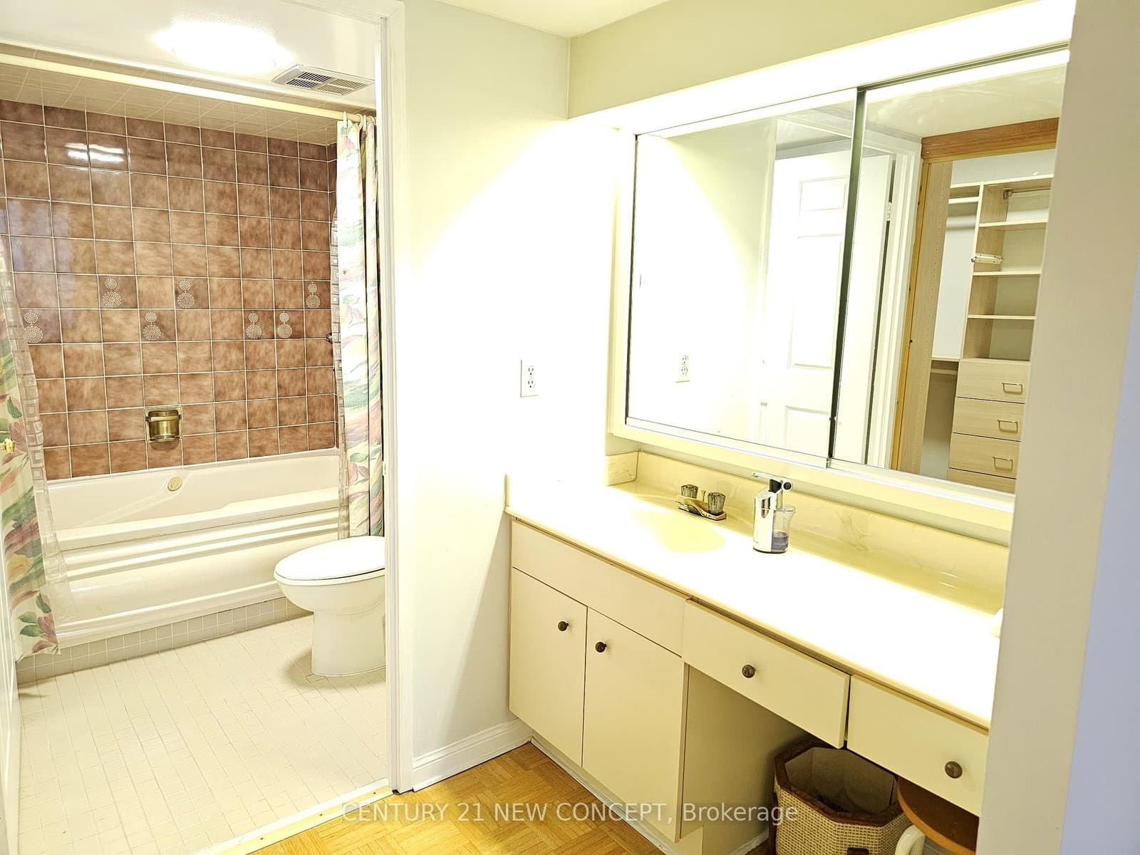 255 The Donway West E, Unit 123 thumbnail 21