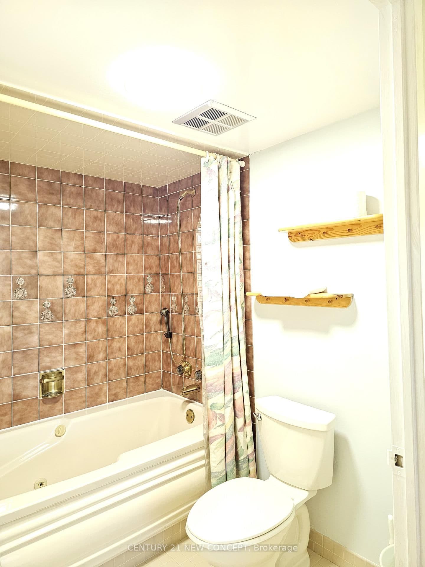 255 The Donway West E, Unit 123 thumbnail 22