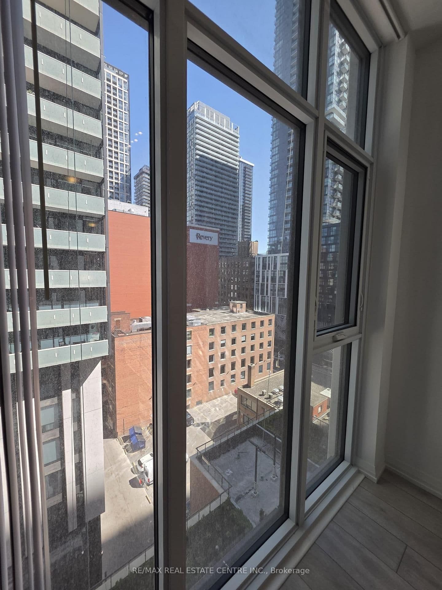 400 King Street W, Unit 901 thumbnail 10
