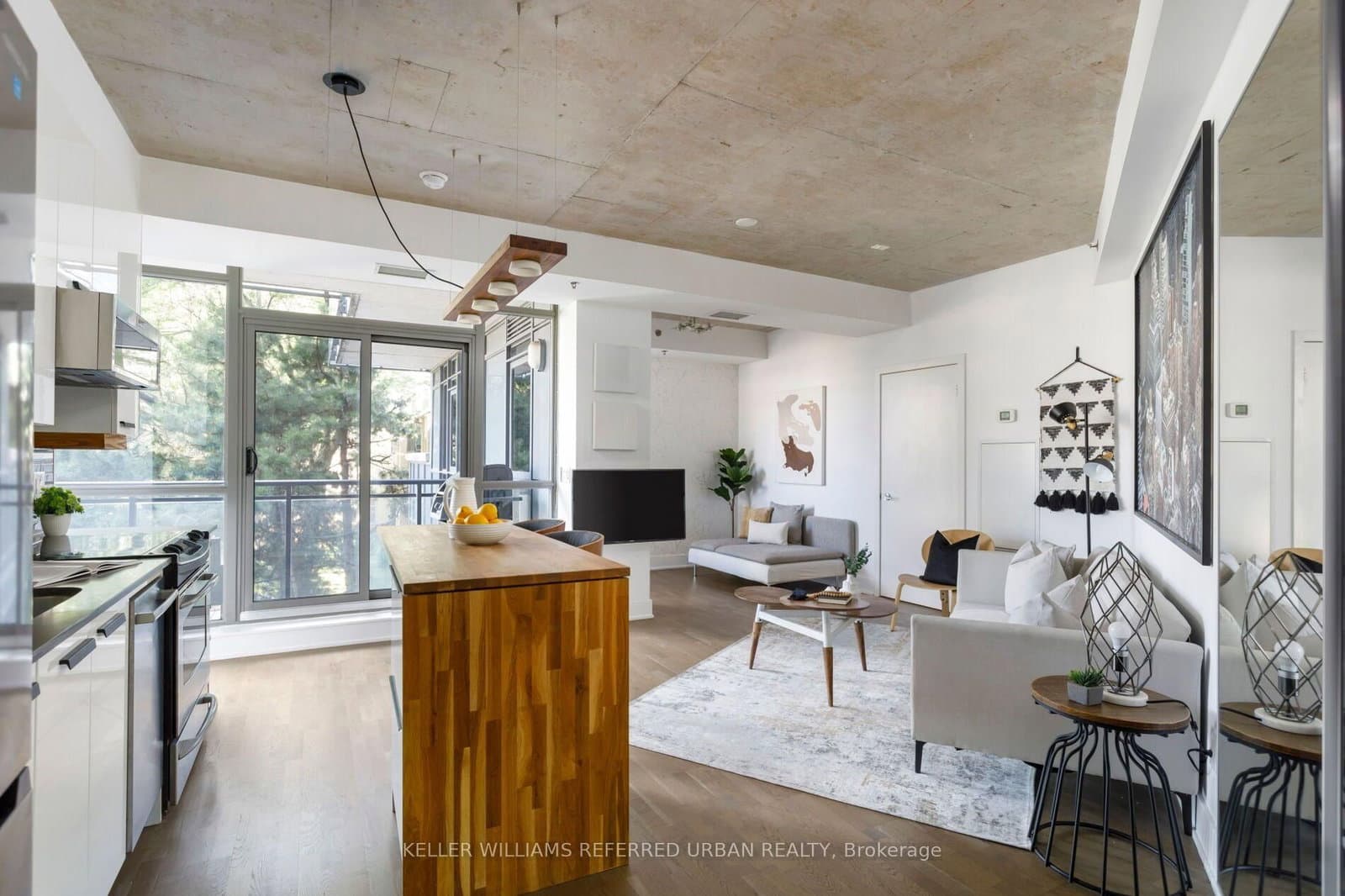 90 Trinity Street, Unit 212 thumbnail 2