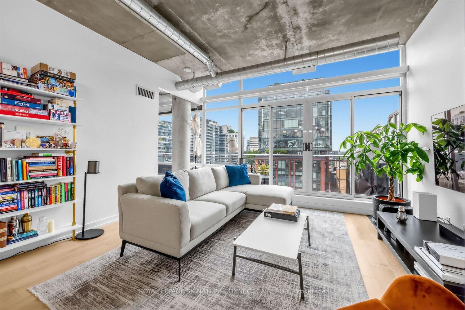66 Portland Street, Unit PH806 thumbnail 14
