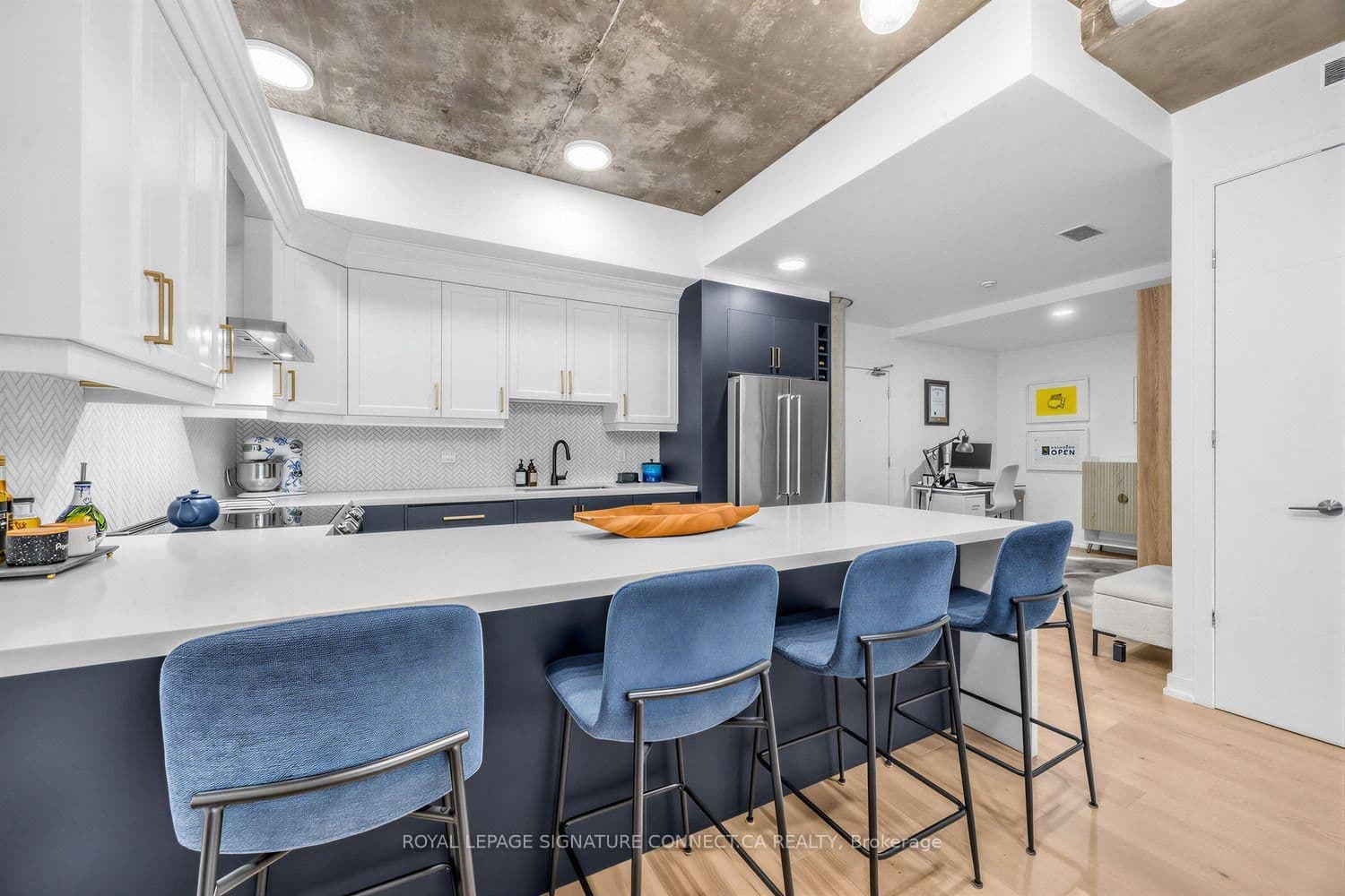66 Portland Street, Unit PH806 thumbnail 6