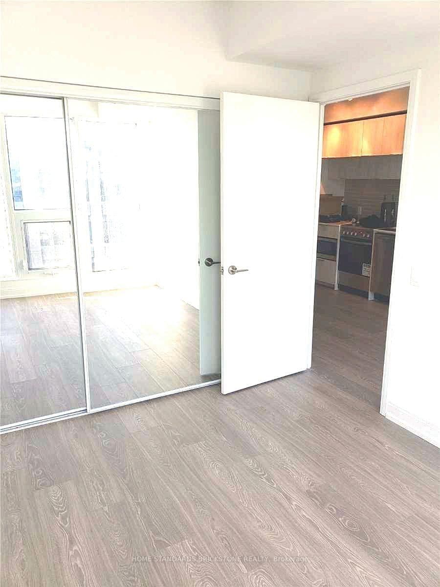 181 Dundas Street E, Unit 2106 thumbnail 4