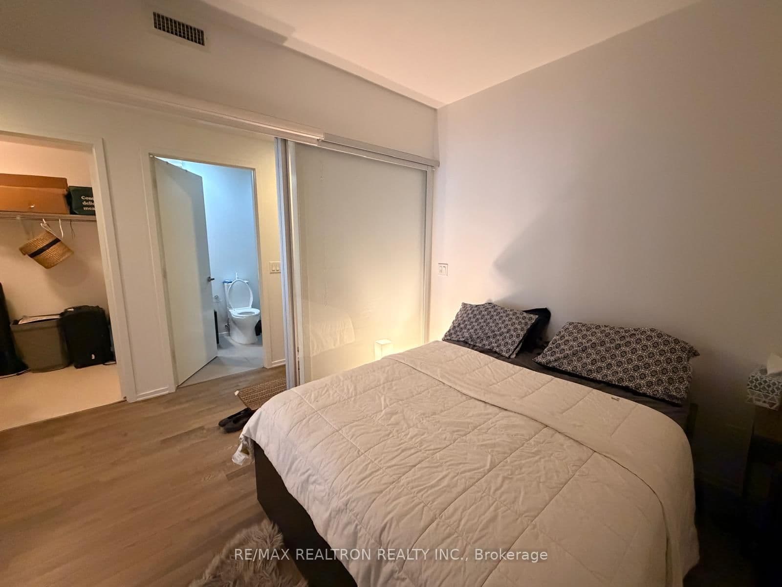 1 Bloor Street E, Unit 312 thumbnail 9