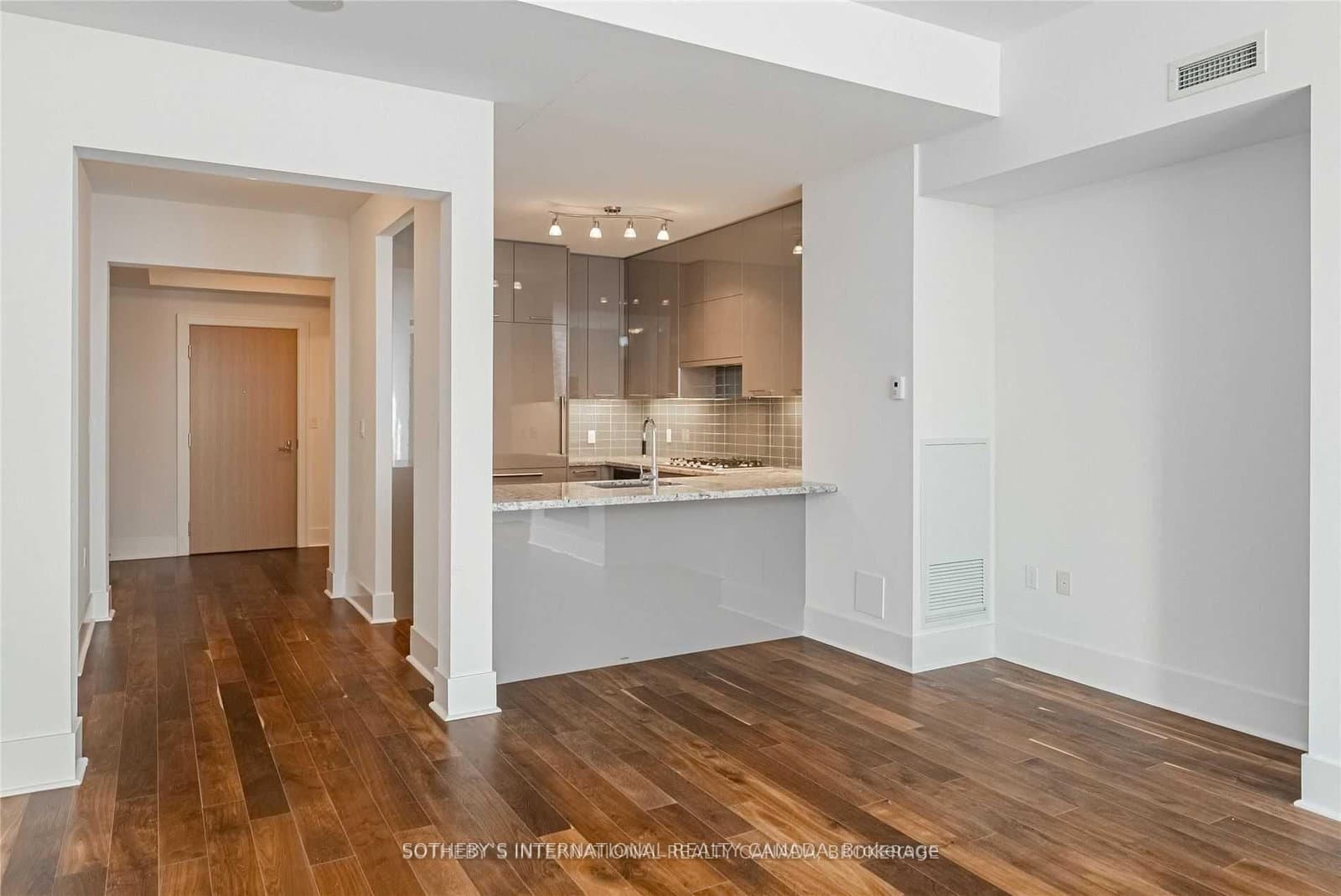 29 Queens Quay E, Unit TH-113 thumbnail 12