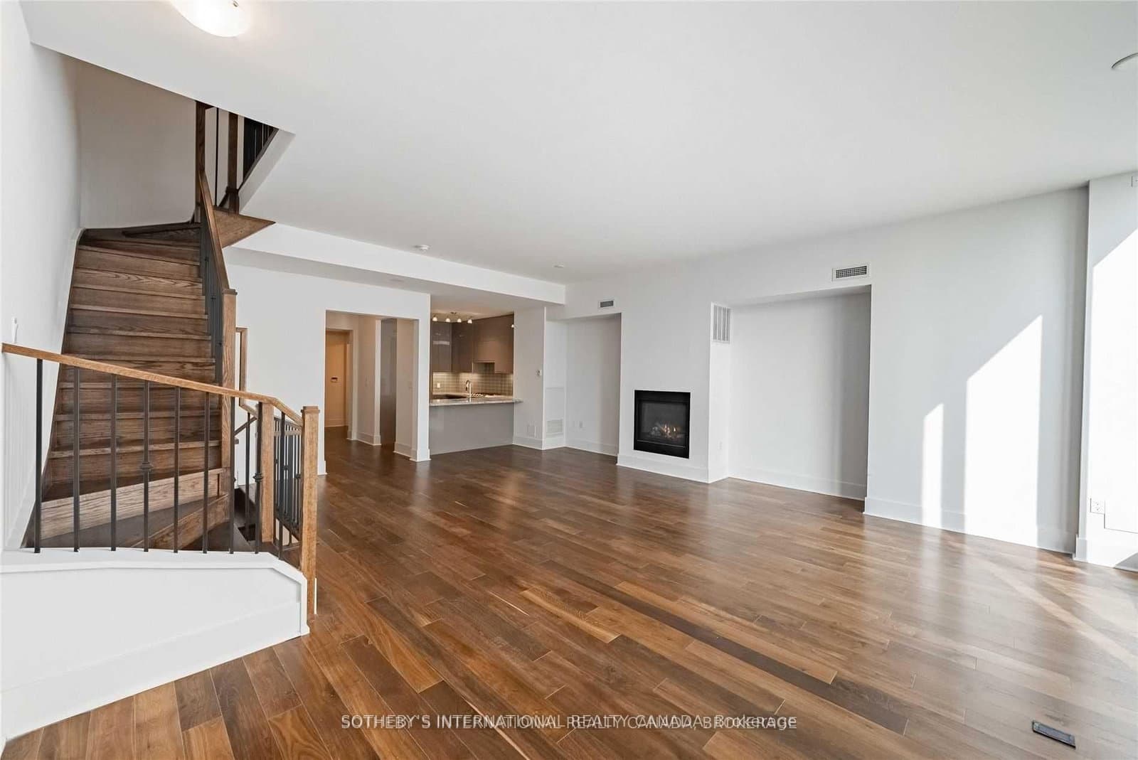 29 Queens Quay E, Unit TH-113 thumbnail 17