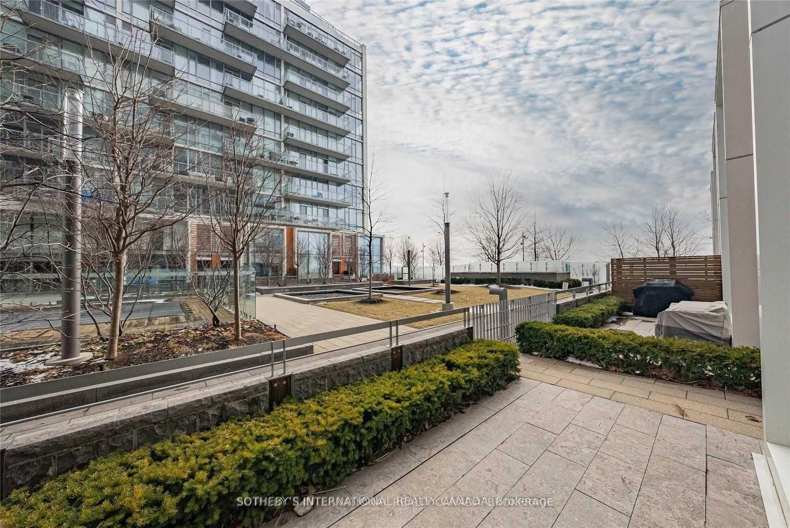 29 Queens Quay E, Unit TH-113 thumbnail 2