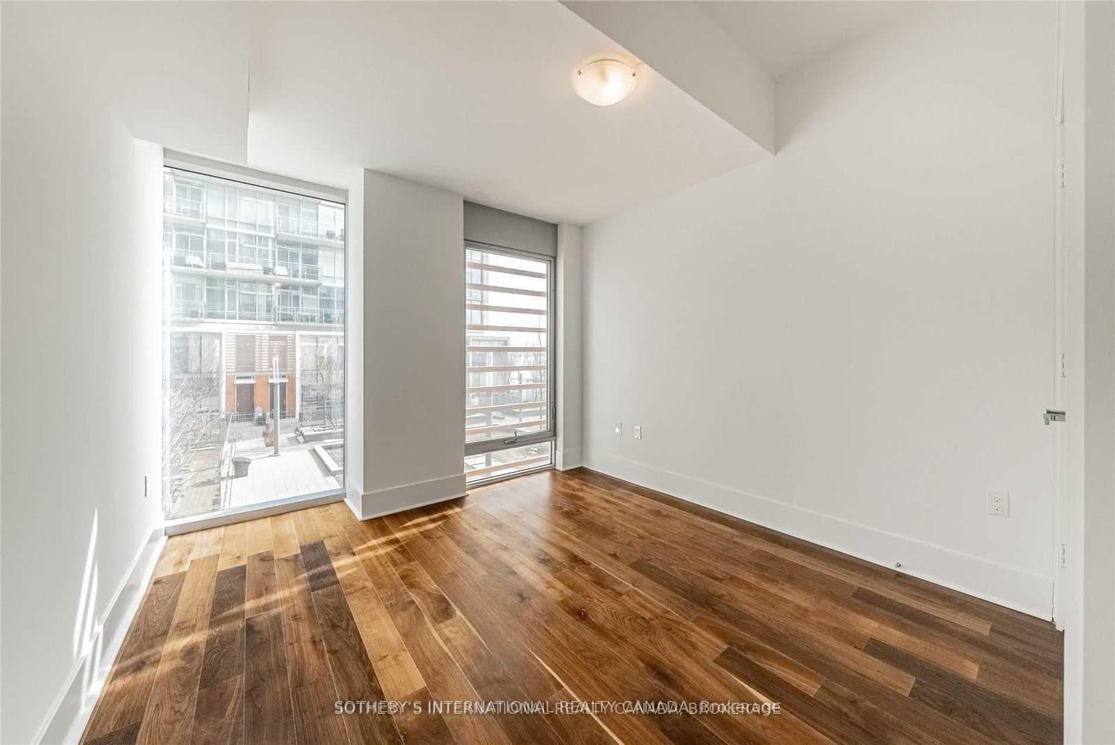 29 Queens Quay E, Unit TH-113 thumbnail 21