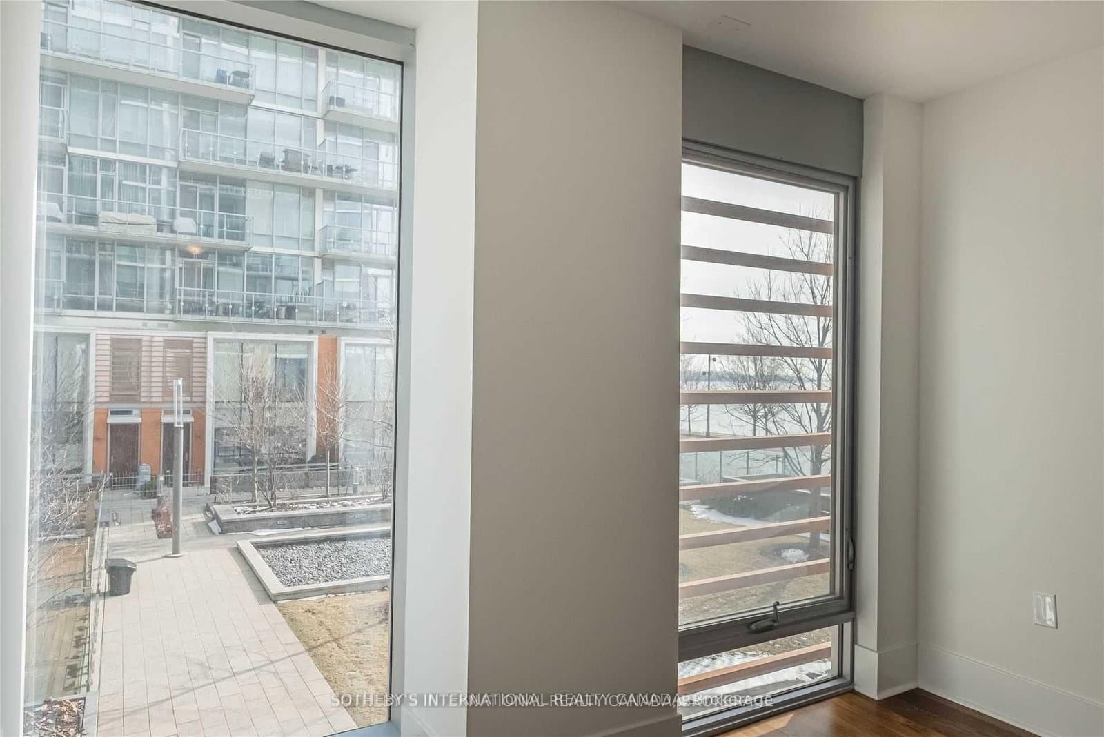 29 Queens Quay E, Unit TH-113 thumbnail 24