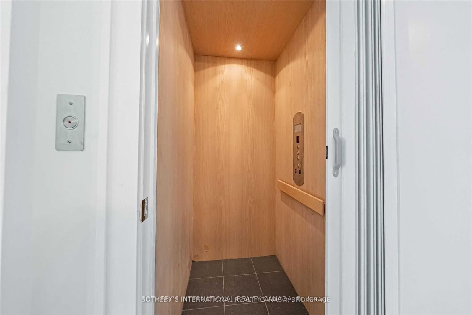 29 Queens Quay E, Unit TH-113 thumbnail 27